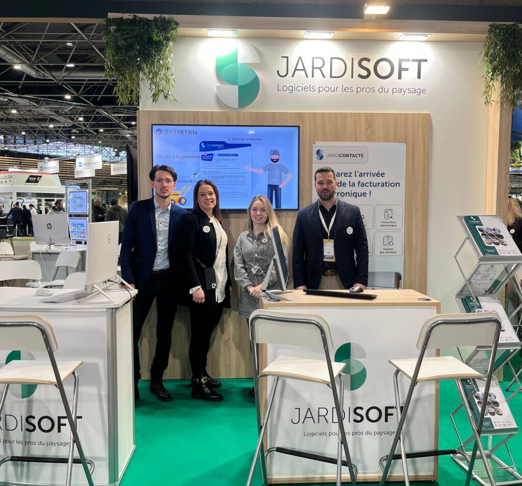 Stand JardiSoft avec quatre personnes.